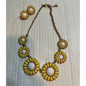 Gold Chain Yellow & White Daisies Necklace w/Matching Button Pierced Earrings